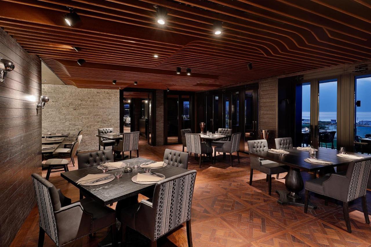 马斯喀特w酒店 外观 照片 The interior of the restaurant