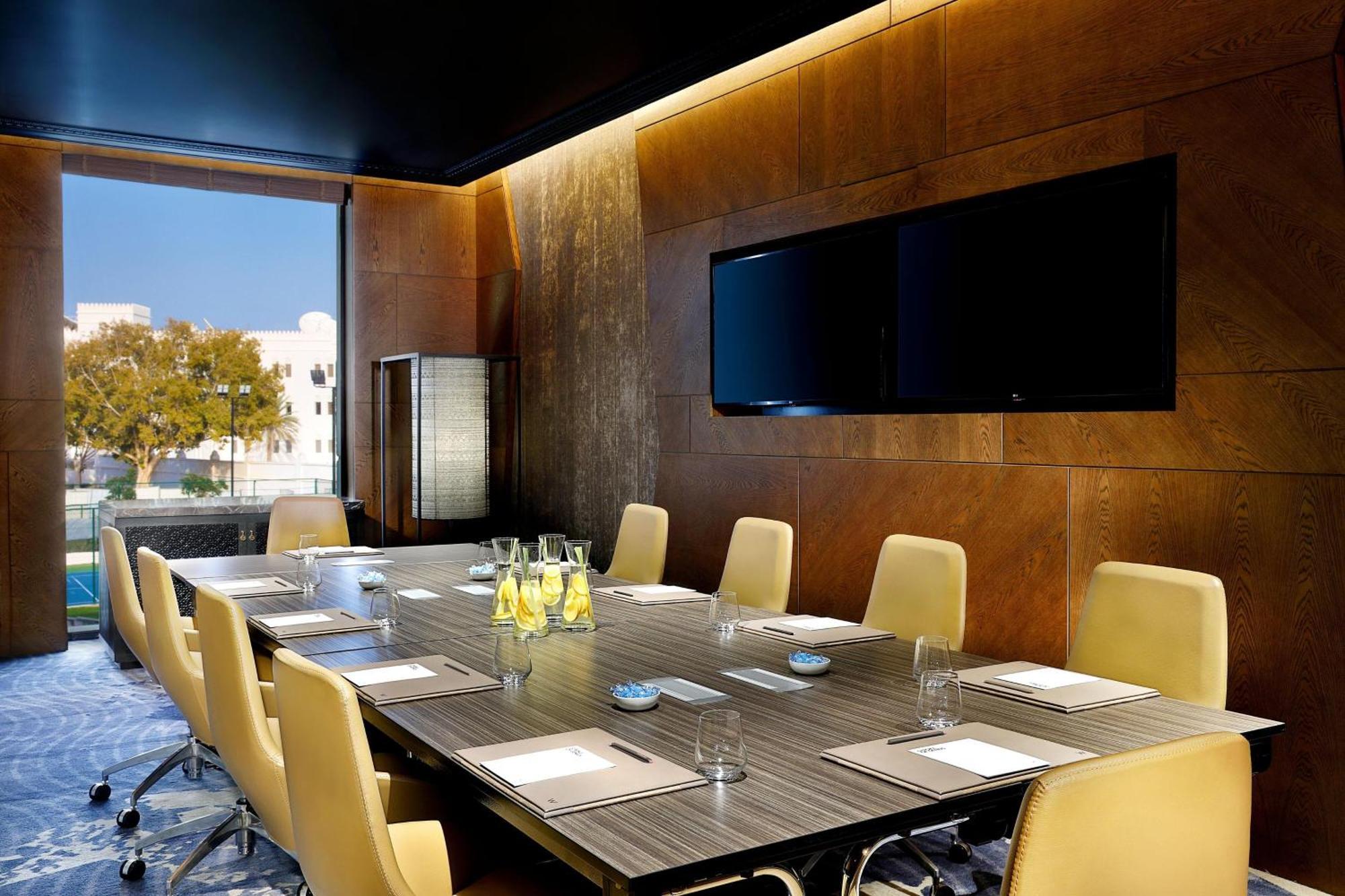 马斯喀特w酒店 外观 照片 Boardroom at the Westin